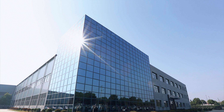 朝陽集團(tuán)玻璃夾層線生產(chǎn)智能化，減少人員風(fēng)險(xiǎn)